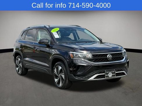 Used 2024 Volkswagen Taos SE AWD/4WD image 1