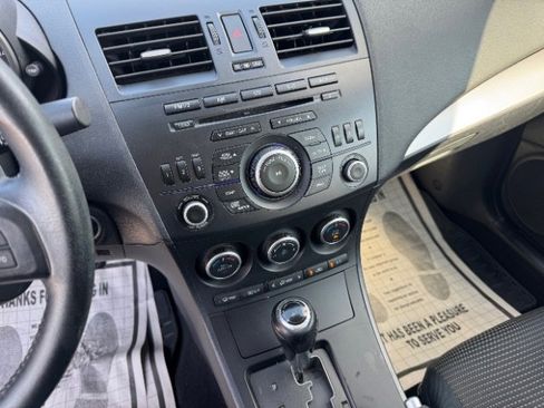 Used 2013 MAZDA MAZDA3 i Touring image 12