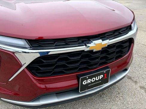 Used 2025 Chevrolet Trax LT image 28