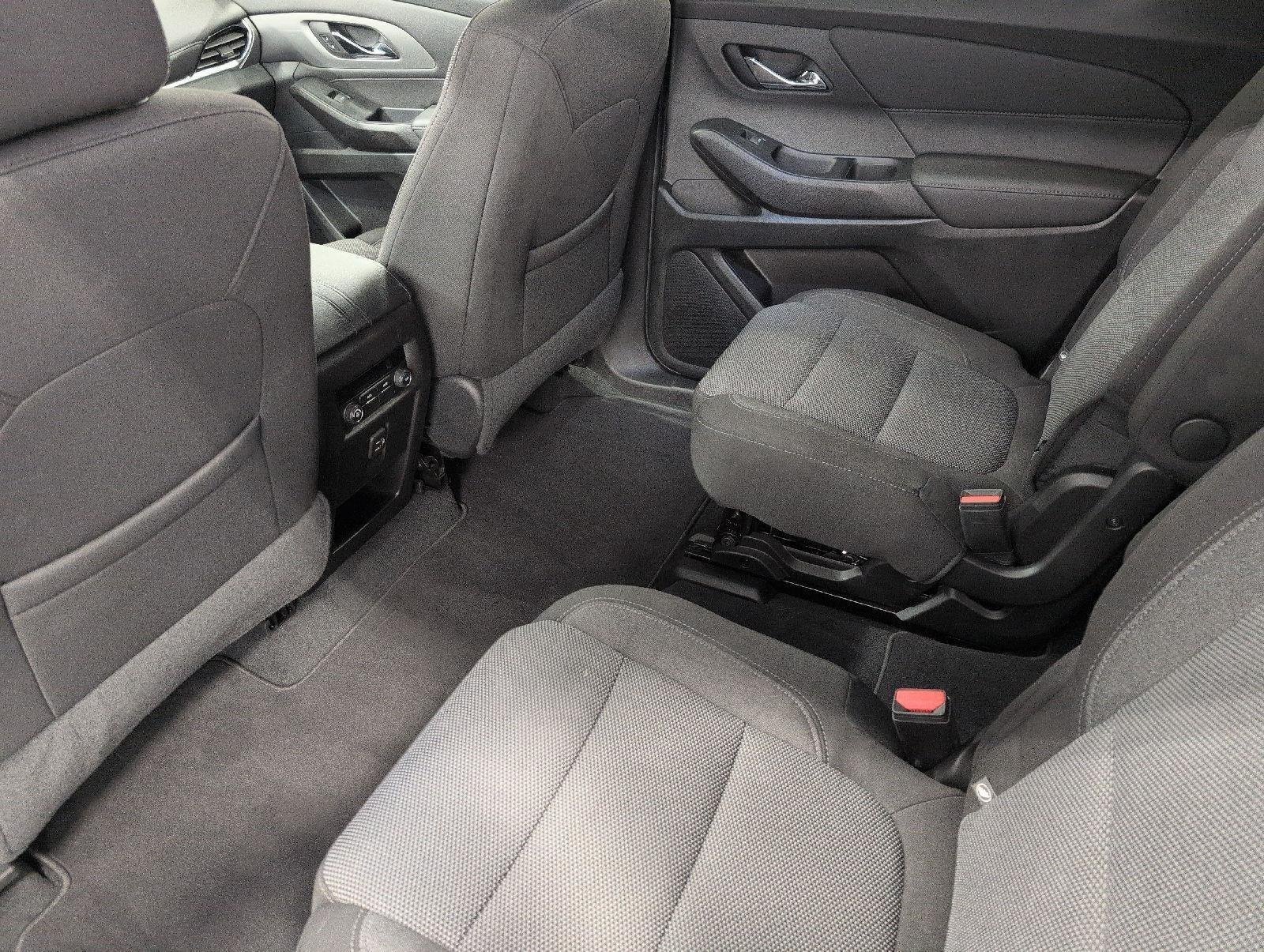 Used 2023 Chevrolet Traverse LT FWD image 49