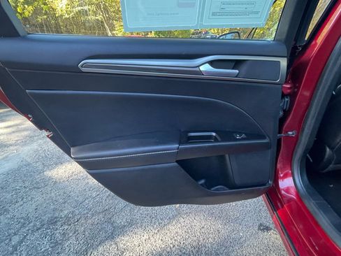 Used 2018 Ford Fusion SE w/ Fusion SE Technology Package image 19