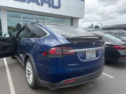 Used 2018 Tesla Model X 75D AWD/4WD image 3