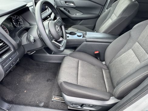 Used 2024 Nissan Rogue SV AWD/4WD image 9