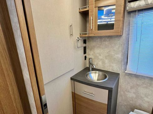 Used 2017 Mercedes-Benz Sprinter 3500 image 35