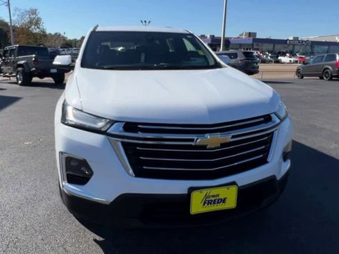 Used 2022 Chevrolet Traverse LT FWD image 3