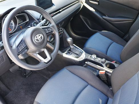 Used 2020 Toyota Yaris LE image 8