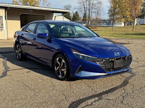 Used 2021 Hyundai Elantra Limited image 30