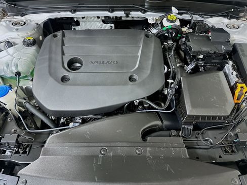 Used 2025 Volvo XC40 B5 Core AWD/4WD image 36