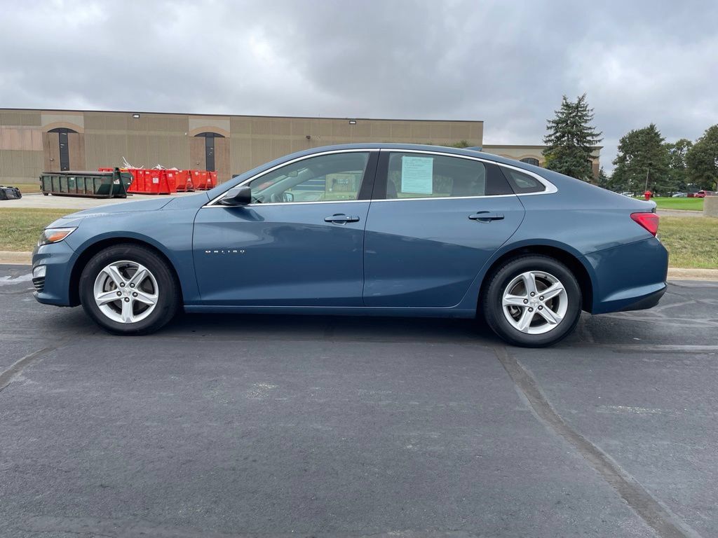 Used 2024 Chevrolet Malibu LT FWD image 2