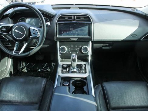 Used 2020 Jaguar XE S image 18