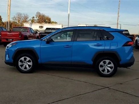 Used 2019 Toyota RAV4 LE image 6