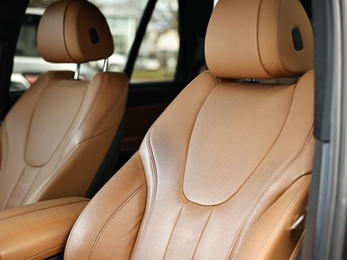 Used 2022 BMW X5 xDrive40i w/ M Sport Package image 21