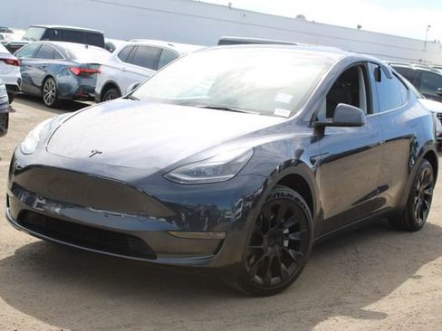 Used 2024 Tesla Model Y Long Range image 8