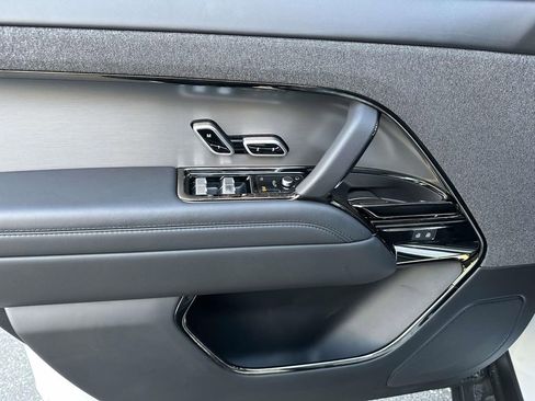 Used 2023 Land Rover Range Rover Sport SE Dynamic image 17