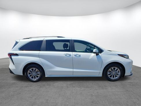 Certified 2023 Toyota Sienna XLE FWD image 4