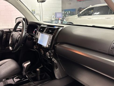 Used 2022 Toyota 4Runner TRD Off-Road Premium AWD/4WD image 33