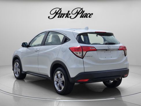 Used 2021 Honda HR-V LX image 3