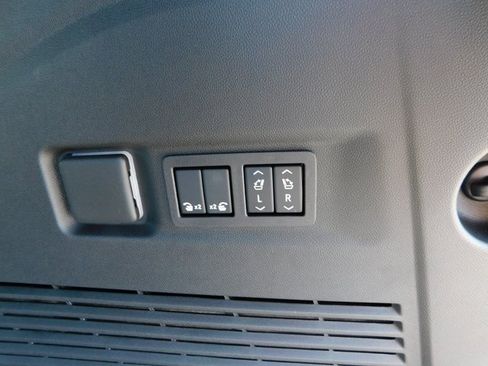 New 2025 Chevrolet Suburban High Country image 32