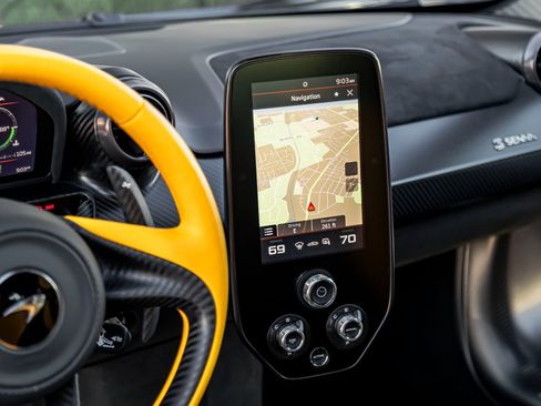 Used 2019 McLaren Senna image 19