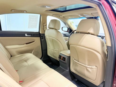 Used 2012 Hyundai Genesis 4.6 image 33