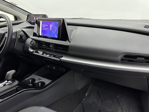 Used 2025 Toyota Prius LE image 31