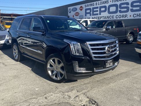 Used 2015 Cadillac Escalade Premium image 4