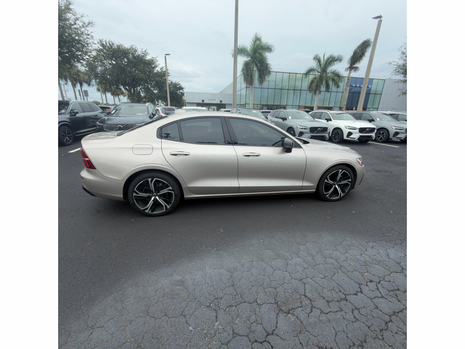 Used 2024 Volvo S60 B5 Core FWD image 8