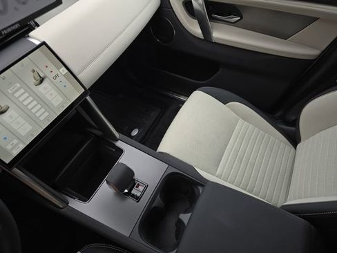 New 2025 Land Rover Discovery Sport Dynamic SE AWD/4WD image 17