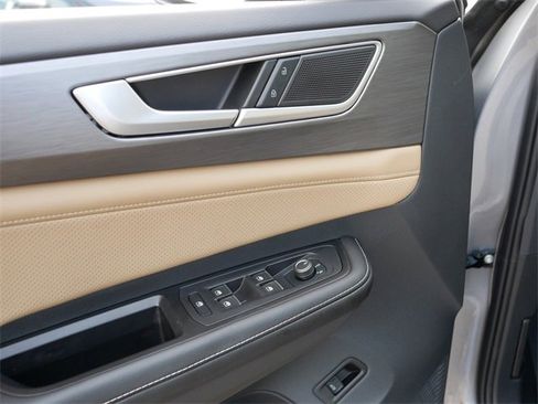 Certified 2024 Volkswagen Atlas Cross Sport SE w/ Panoramic Sunroof Package image 15