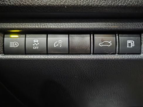 Used 2025 Toyota Camry SE AWD/4WD image 18