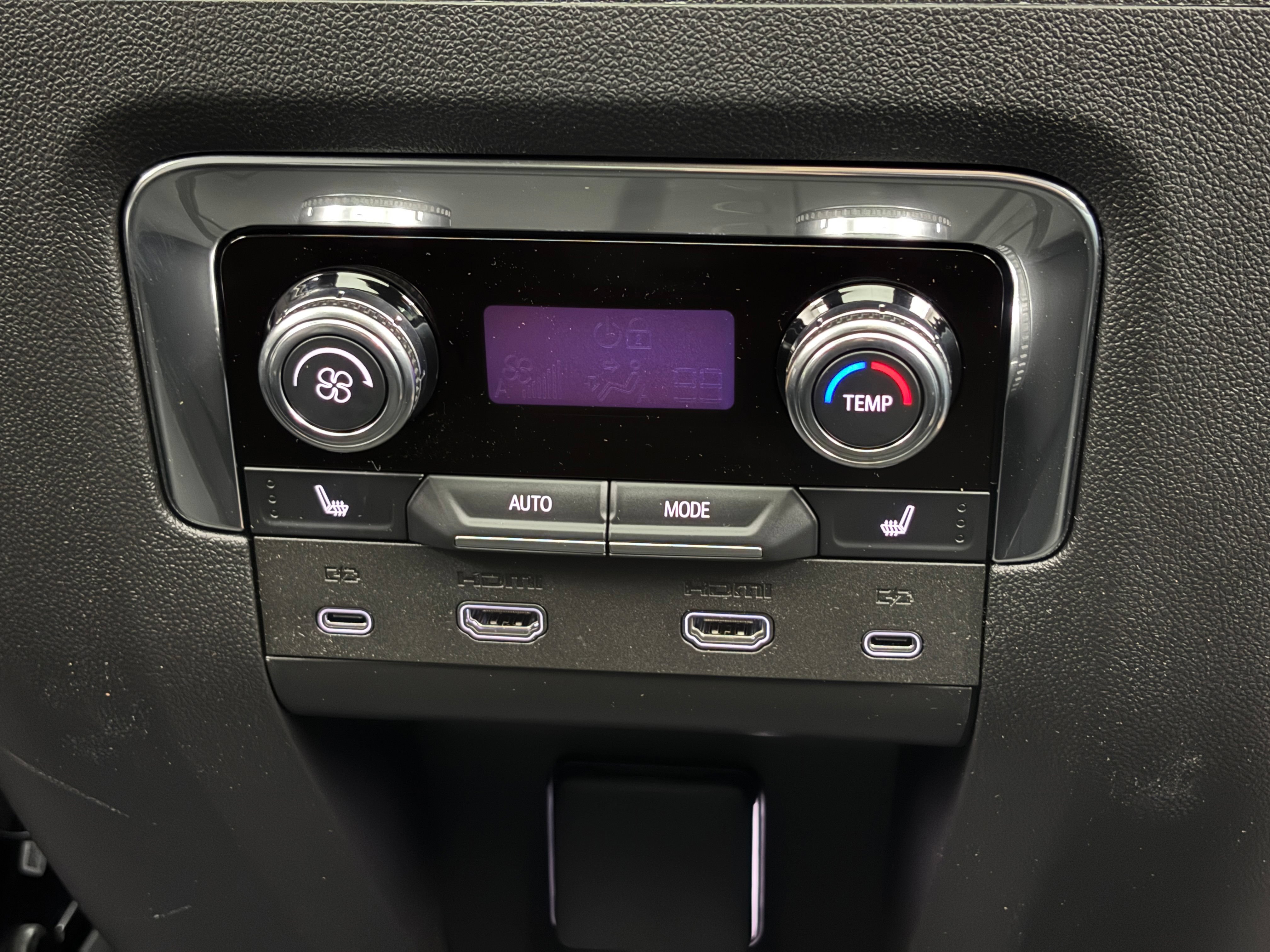 New 2026 GMC Yukon Denali AWD/4WD image 9