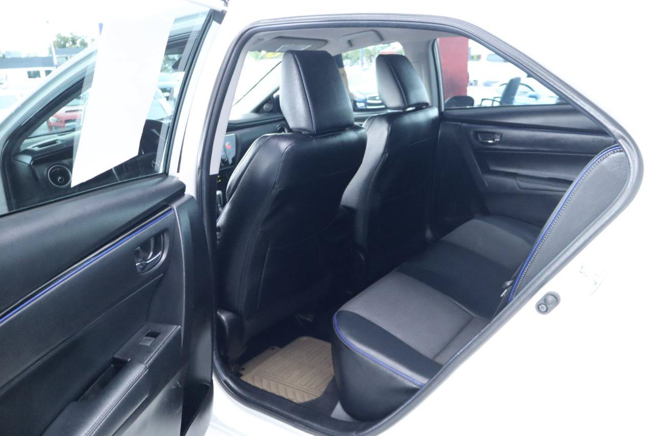 Used 2018 Toyota Corolla SE FWD image 29
