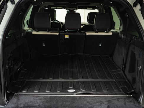 Used 2023 Land Rover Discovery S R-Dynamic image 18