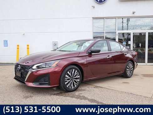 Used 2024 Nissan Altima 2.5 SV FWD image 1