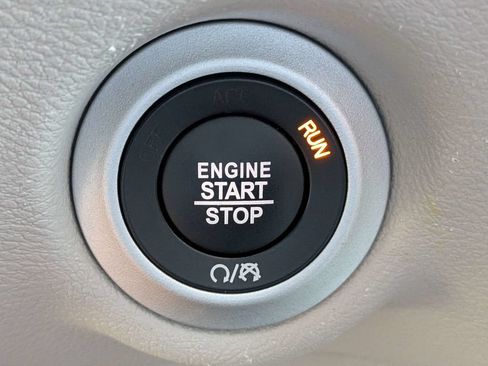Used 2024 Chrysler Pacifica Touring-L FWD image 30