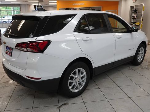 Used 2024 Chevrolet Equinox LS w/ LS Convenience Package FWD image 12