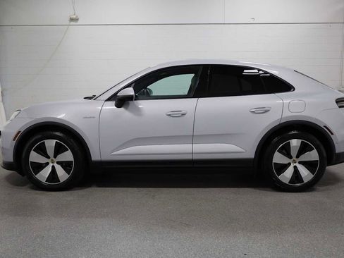 Certified 2025 Porsche Macan Electric image 2