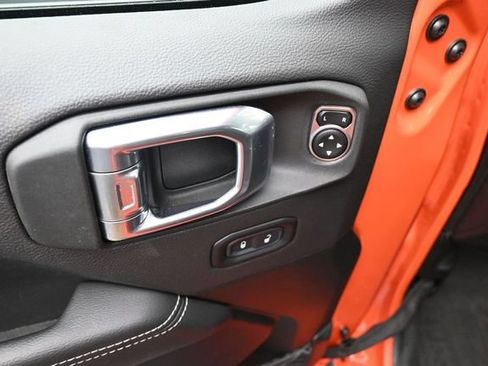 Used 2023 Jeep Wrangler Unlimited Sahara w/ LED Lighting Group AWD/4WD image 13