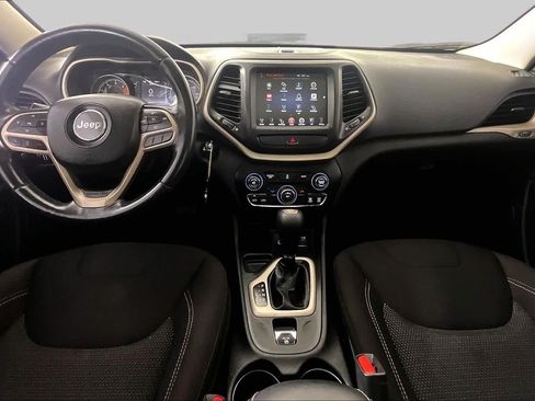 Used 2017 Jeep Cherokee Latitude FWD image 13