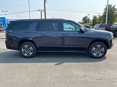 Used 2025 Chevrolet Suburban Z71 AWD/4WD image 6