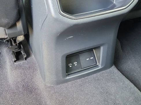 Used 2024 Volkswagen Atlas Cross Sport SE FWD image 26
