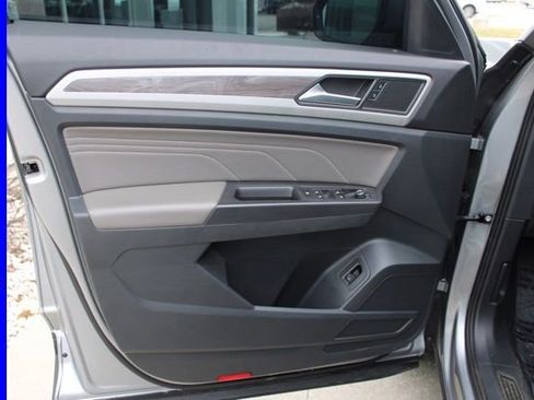 Used 2022 Volkswagen Atlas Cross Sport SE w/ Panoramic Sunroof Package image 20