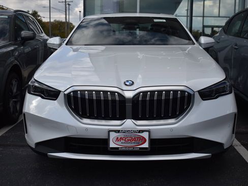 Used 2024 BMW 530i xDrive image 6