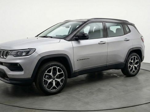 Used 2025 Jeep Compass Limited AWD/4WD image 3