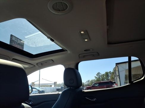 Used 2022 GMC Acadia SLT w/ Elevation Edition image 19