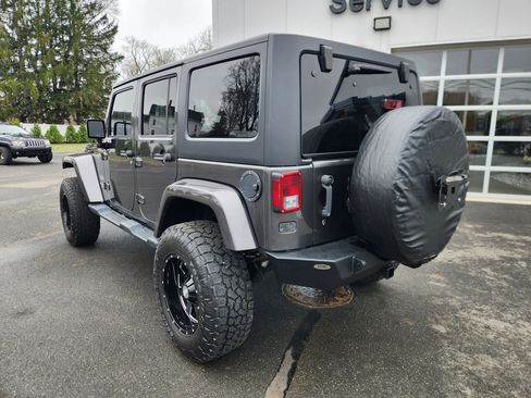 Used 2017 Jeep Wrangler Unlimited Sahara w/ Dual Top Group AWD/4WD image 12