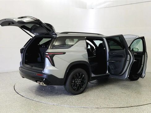 New 2026 Chevrolet Traverse LT w/ Midnight/Sport Edition AWD/4WD image 12