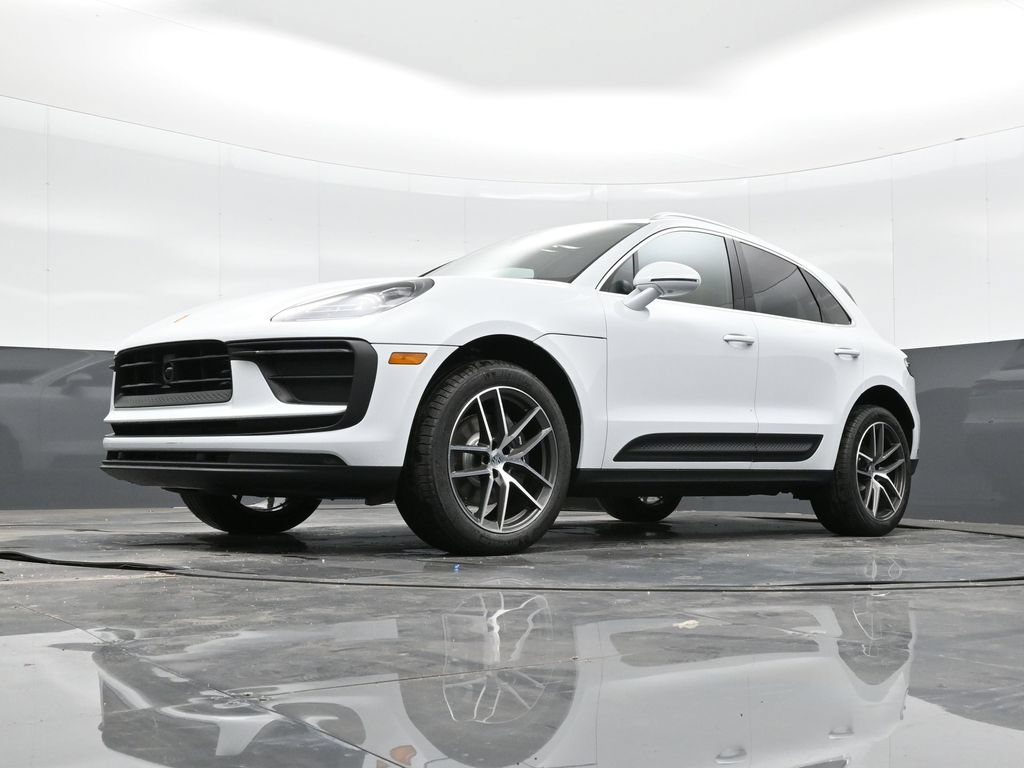 Certified 2026 Porsche Macan AWD/4WD image 34
