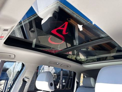 Used 2020 Volkswagen Tiguan SEL image 18