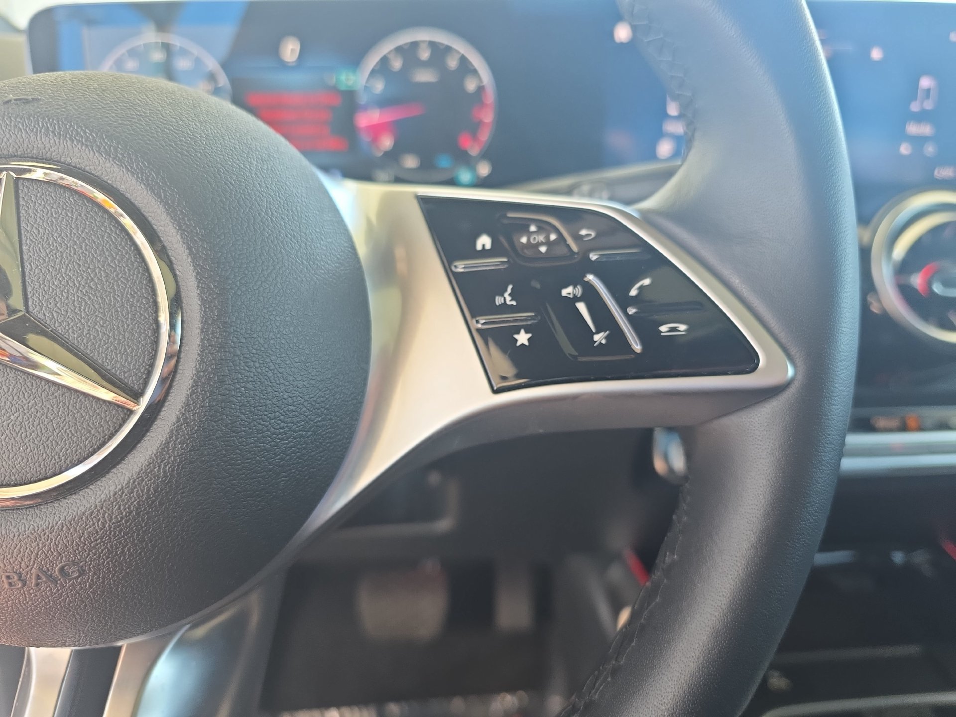 Used 2026 Mercedes-Benz GLB 250 image 18